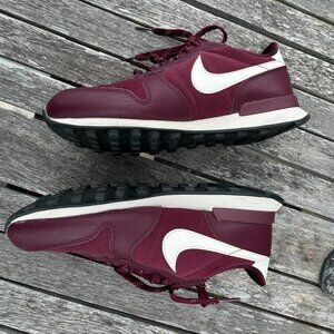 Nike Burgandy Sneakers